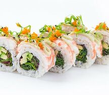 Ролл креветка-авокадо