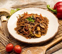 Гречневая лапша курицей в соусе терияки