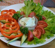 Тарелка свежих овощей