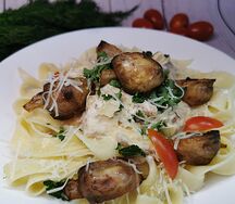 Паста с курицей и грибами