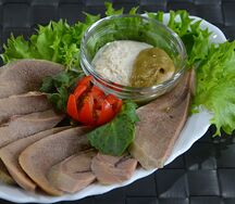 Язык отварной с горчицей и хреном