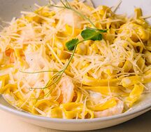 Паста с гребешком и креветкой