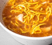Куриный бульон с лапшой