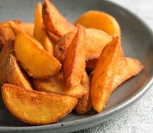 Картофельные дольки с кетчупом