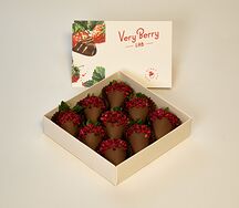 Клубника в шоколаде с сублимированной малиной Фрагола Росса размер S