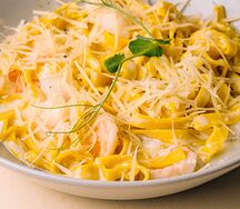 Паста с гребешком и креветкой