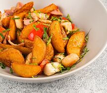 Картофель по-деревенски с курицей и беконом