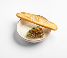Тартар из говядины с каперсами