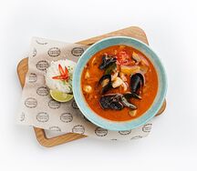 Том ям с морепродуктами