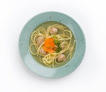Куриный бульон с митболами из индейки