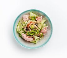 Салат с ветчиной и грибами в ореховом соусе