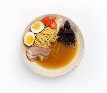 Рамен со свининой и древесными грибами