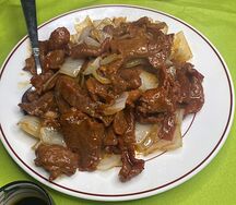 Жареная говядина с луком