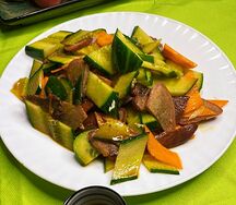 Язык с огурцом