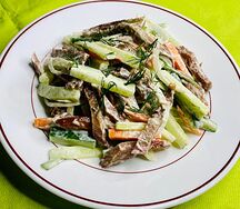 Язык с огурцом под майонезом
