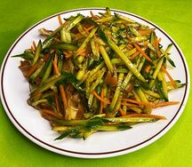 Ушки свиные с огурцом