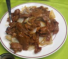 Жареная говядина с луком