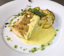 Судак с цитрусовым соусом и печеным картофелем