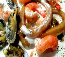 Сливочный суп с морепродуктами и курицей
