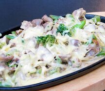 Оболянка из куриных потрошков с овощами и сыром