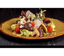 Салат теплый с куриной печенью