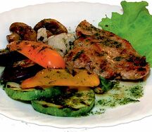 Стейк из индейки с овощами