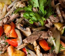 Баранина тушеная с картофелем луком и морковью