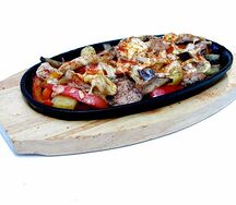 Свиная вырезка с овощами в сливочном соусе