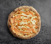 Пицца с копченым лососем