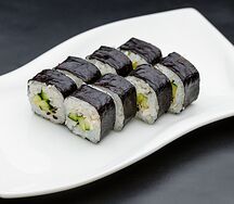 Ролл с огурцом