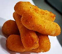 Сырные палочки и соус сладкий чили