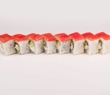 Фирменный ролл Сакура со спайси соусом