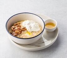 Овсяная каша с орехами и медом