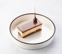 Домашний торт с ореховым муссом, бананом и шоколадом