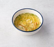 Куриный бульон с домашней лапшой