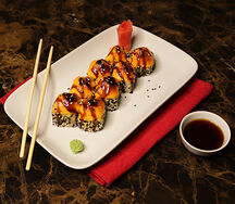 Запеченный острый ролл с курицей