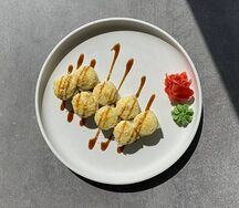 Ролл с курицей со сливочной шапкой