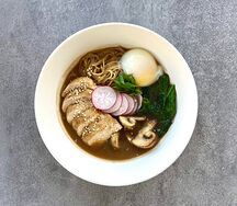 Рамен из курицы с редисом