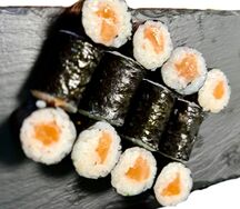 Сяке маки с лососем