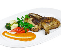 Цыплёнок табака с томатно-базиликовым соусом