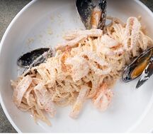Спагетти с морепродуктами в сливочном соусе