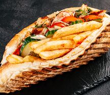 Гиро в булочке с курицей
