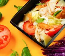 Салат Цезарь с курицей