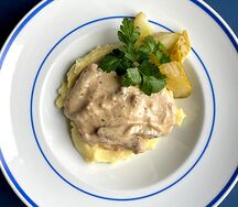 Бефстроганов с картофельным пюре по-нашему