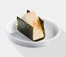 Онигири с крабом