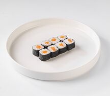 Классический ролл с лососем