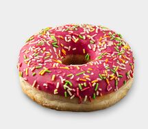 Донат с лесными ягодами