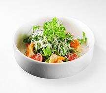 Салат с креветками в цитрусовом соусе