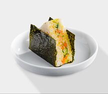 Онигири с лососем