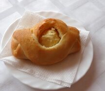 Булочка с творогом